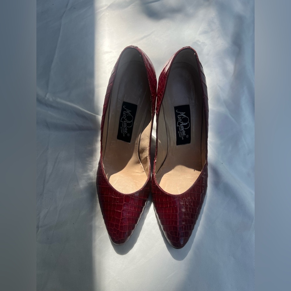 Vintage Red Croc-Embossed Pumps – size 7